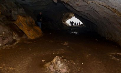 Schwarze Höhle