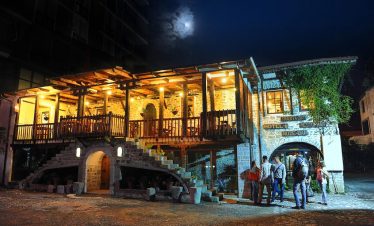 Empaque Raf y recorra el sendero Via Dinarica a través de Albania, Kosovo y Montengro 27 Hotel Tradita