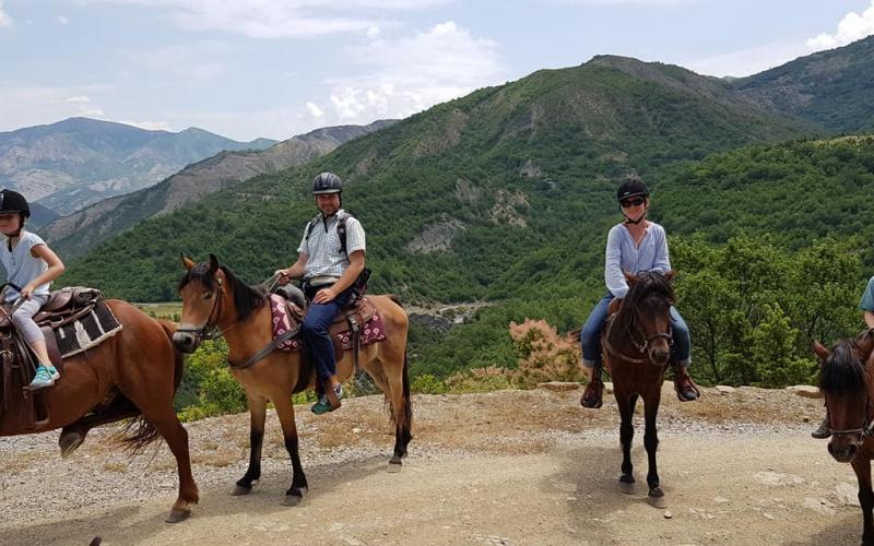 Équitation dans le sud de l'Albanie