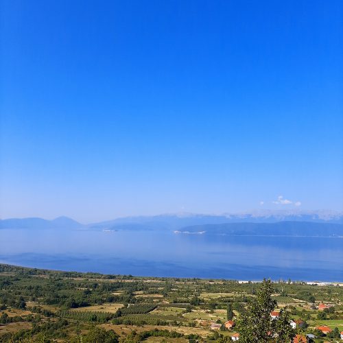 Ta en fottur til klosteret St. Mary, hval du er på ferie i Prespa. Klosteret ligger 3 km fra landsbyen Slivnica og turen dit er enkel og hyggelig på grunn av den vakre utsikten over innsjøene du vil se.