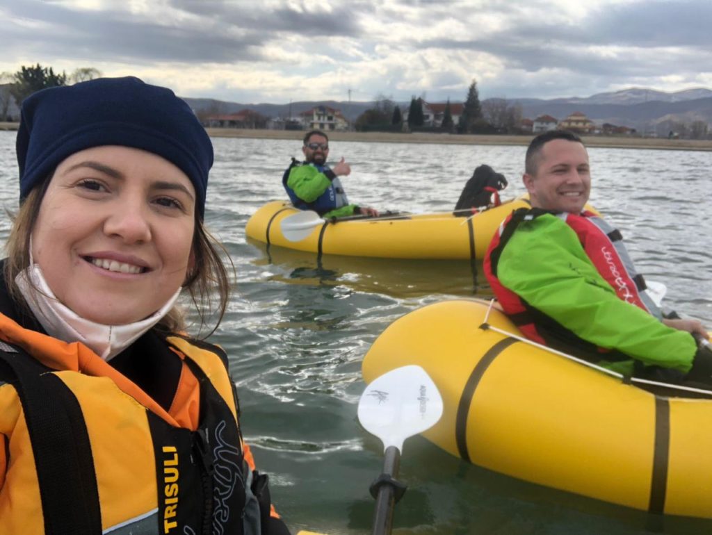 Blerina Ago, Packrafting in het meer van Ohrid