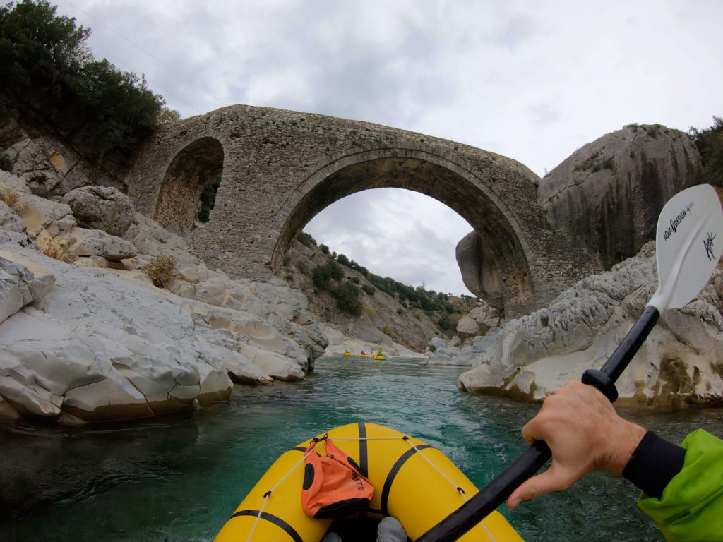 Packrafting am Fluss Shushica